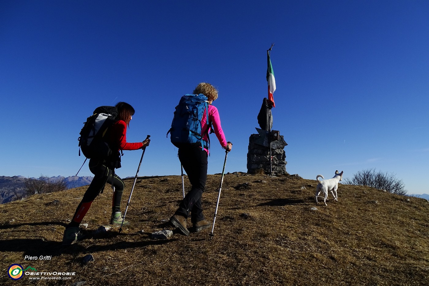 42 Alla Madonnina dei Canti (1463 m).JPG